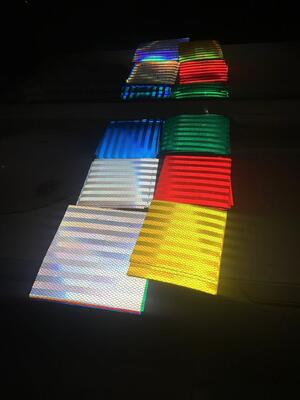Haltbarkeit: 7 Jahre. Flexible reflektierende Acrylfolie mit hoher Intensität und prismatischer Qualität